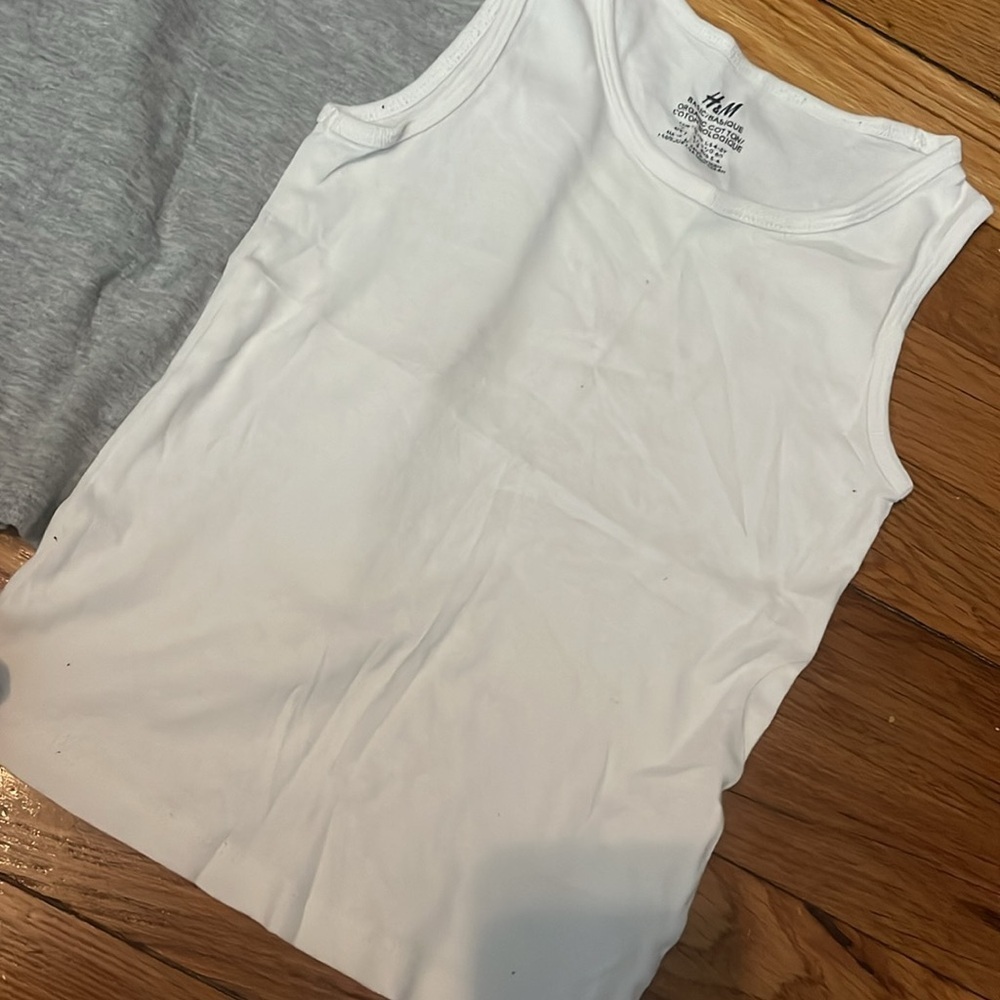 Boys H&M tank top bundle some signs of wear 4-6 years. - Picture 2 of 7